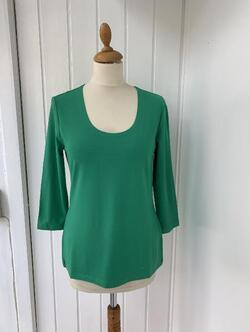 Mongul T-shirt i en frisk grøn farve