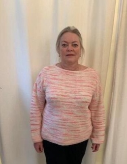 Sweater i råhvid med rosa striber