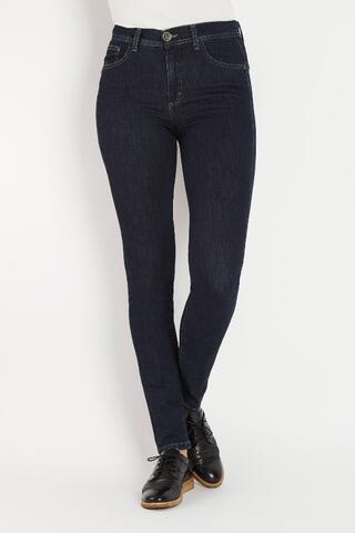 Smalle klassiske og velsiddende jeans fra Bessie i en smuk  blå farve.
