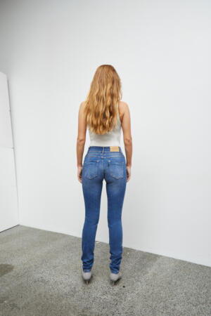 Mellemblå pulz jeans model Suzy