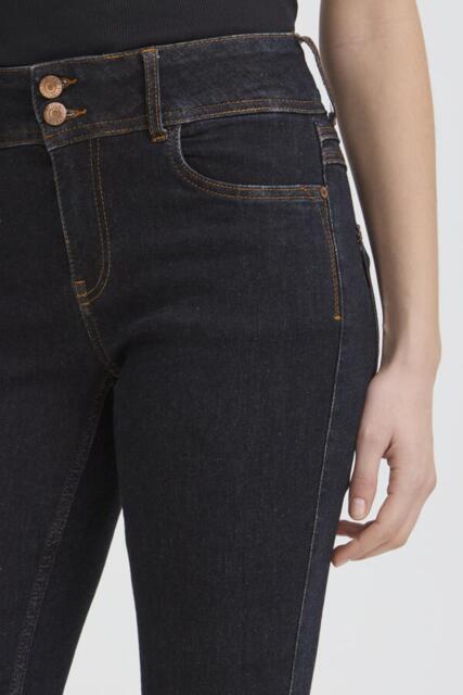 Mørkeblå jeans model Suzy