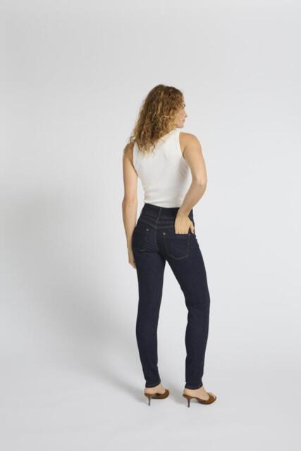 Mørkeblå jeans model Suzy