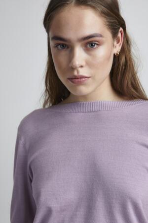 Lavendelfarvet pullover