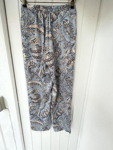 Lyseblå bukser med print fra Esqualo