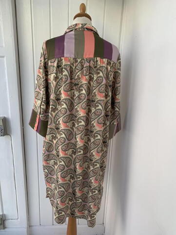 Costamani kjole med sjalsmønster