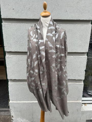 Sandfarvet tørklæde med sølvblade