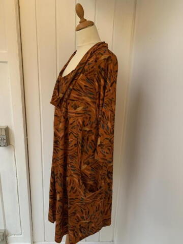 Kobberfarver kjole fra Mongul