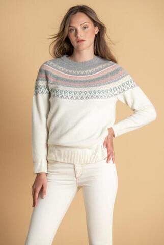 Råhvid sweater med mønster fra Bessie