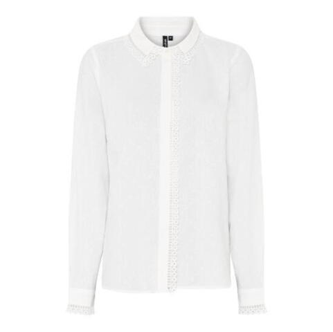 Hvid skjorte med kniplinger