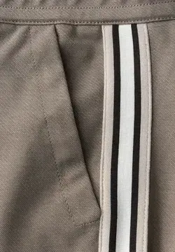 Sandfarvede jerseybukser med gallon