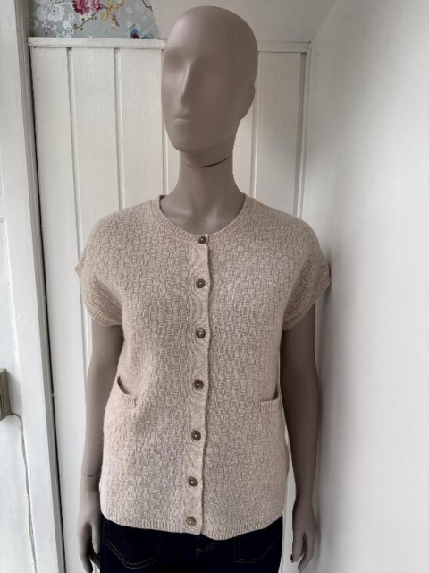 Beige uldvest fra Mansted