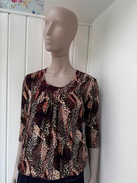 Bluse med elastisk kant i bordeaux print