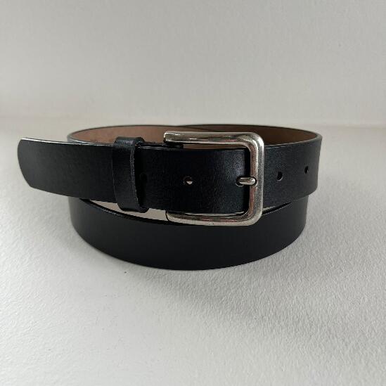 Sort klassisk læderbælte fra Three M