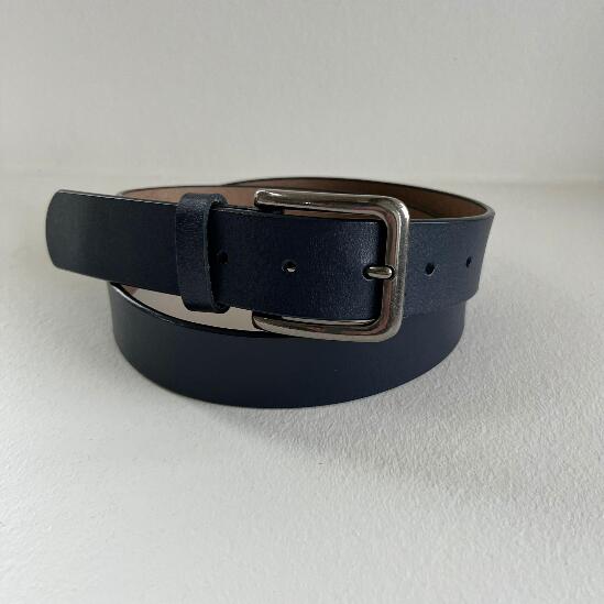 Mørkeblåt klassisk læderbælte