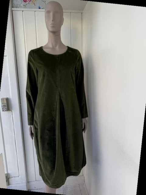 Olivengrøn fløjlskjole fra Gr Nature