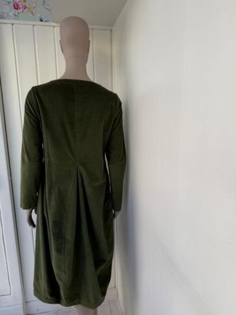 Olivengrøn fløjlskjole fra Gr Nature