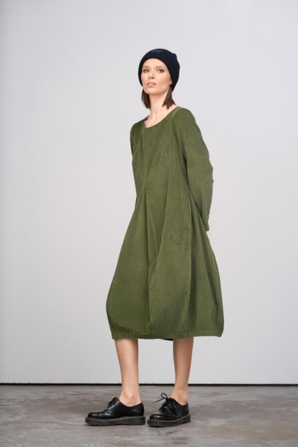 Olivengrøn fløjlskjole fra Gr Nature