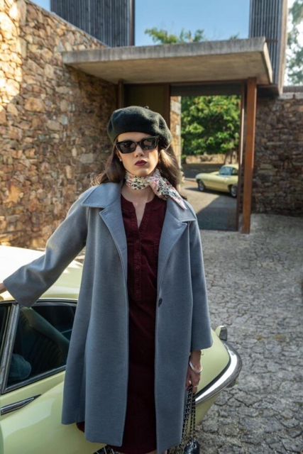 Rødbrun fløjlskjole fra Bessie