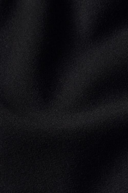 Sort halvlang nederdel