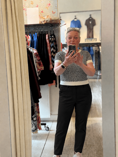 Sorte habitbukser fra Marta