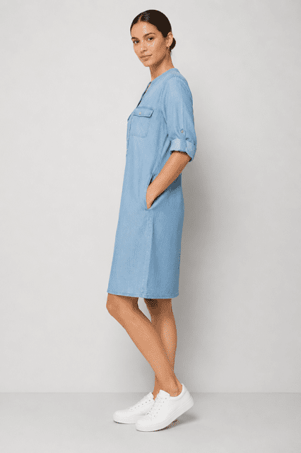 Lyseblå denimkjole fra Bessie