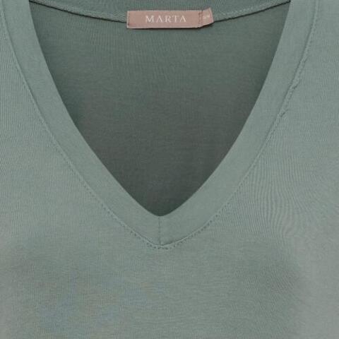 Halvlang olivengrøn jerseykjole fra Marta