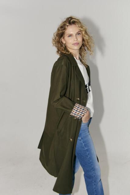 Olivengrøn Trenchcoat fra Pulz Jeans