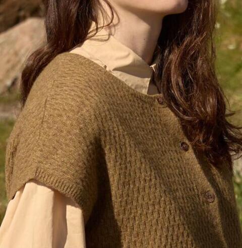 Khaki farvet  Mansted strik vest