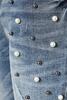 Jeans med slid, huller og to slags perler