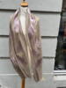 Tørklæde med store rosa farvede blade