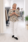 Mongul bluse med elastisk kant i lyse farver