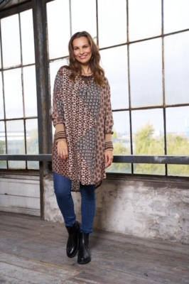 Marta kjole med brunt print